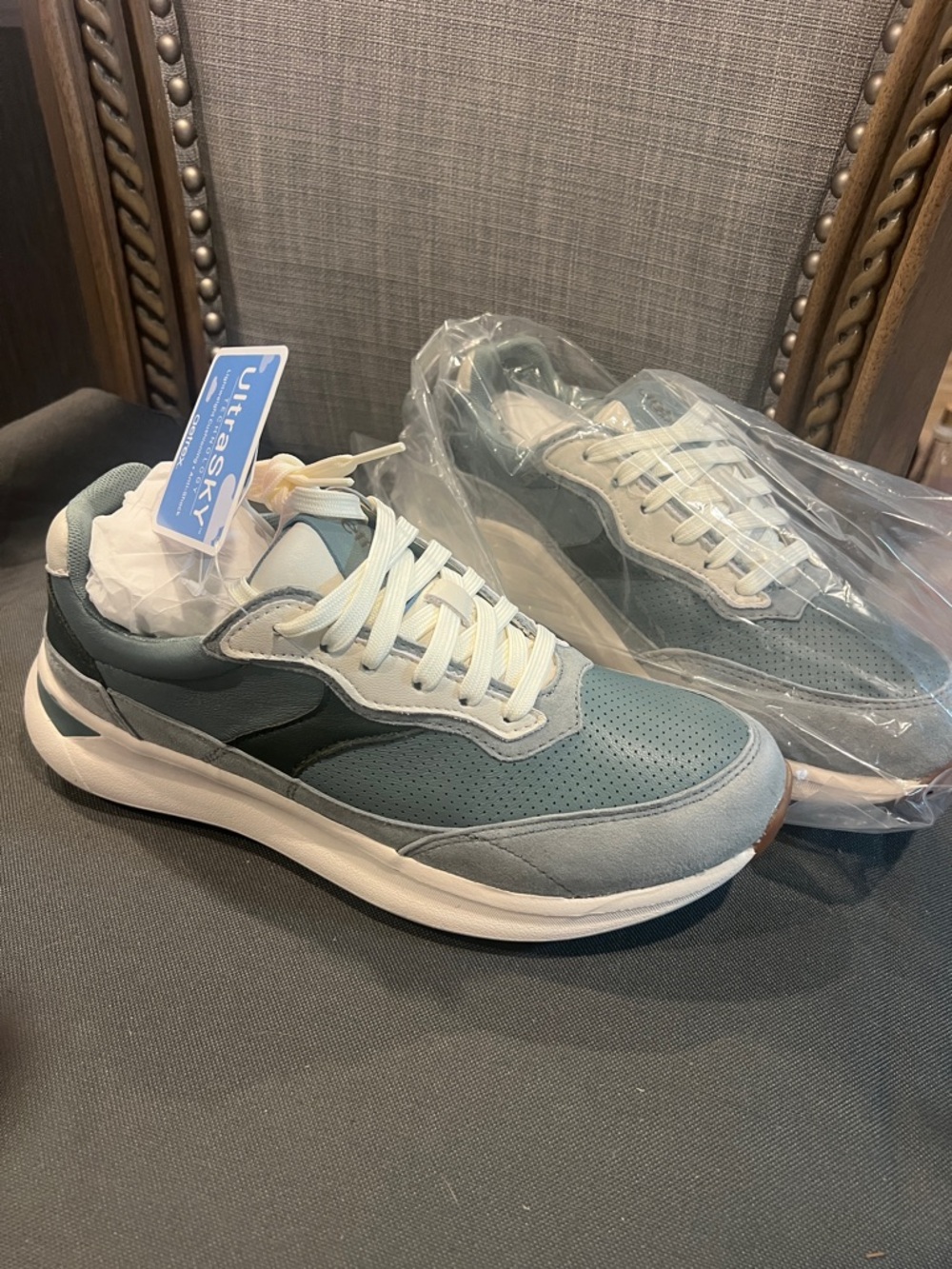 Atrex women's Emily mint sneakers size 7 1/2